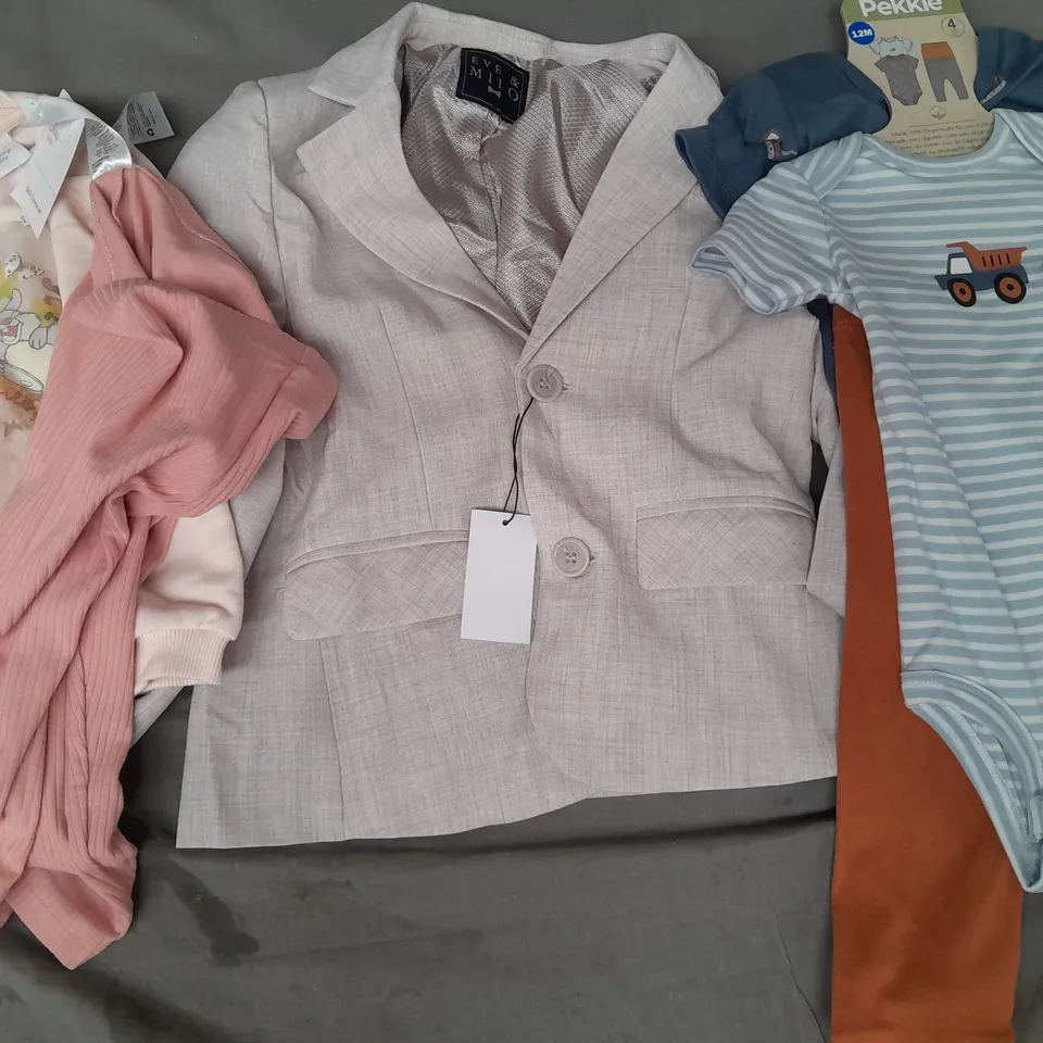 BOX OF APPROXIMATELY 15 ASSORTED KIDS CLOTHING ITEMS IN VARIOUS STYLES, SIZES, AND COLOURS FROM 0 - 5 YEARS
