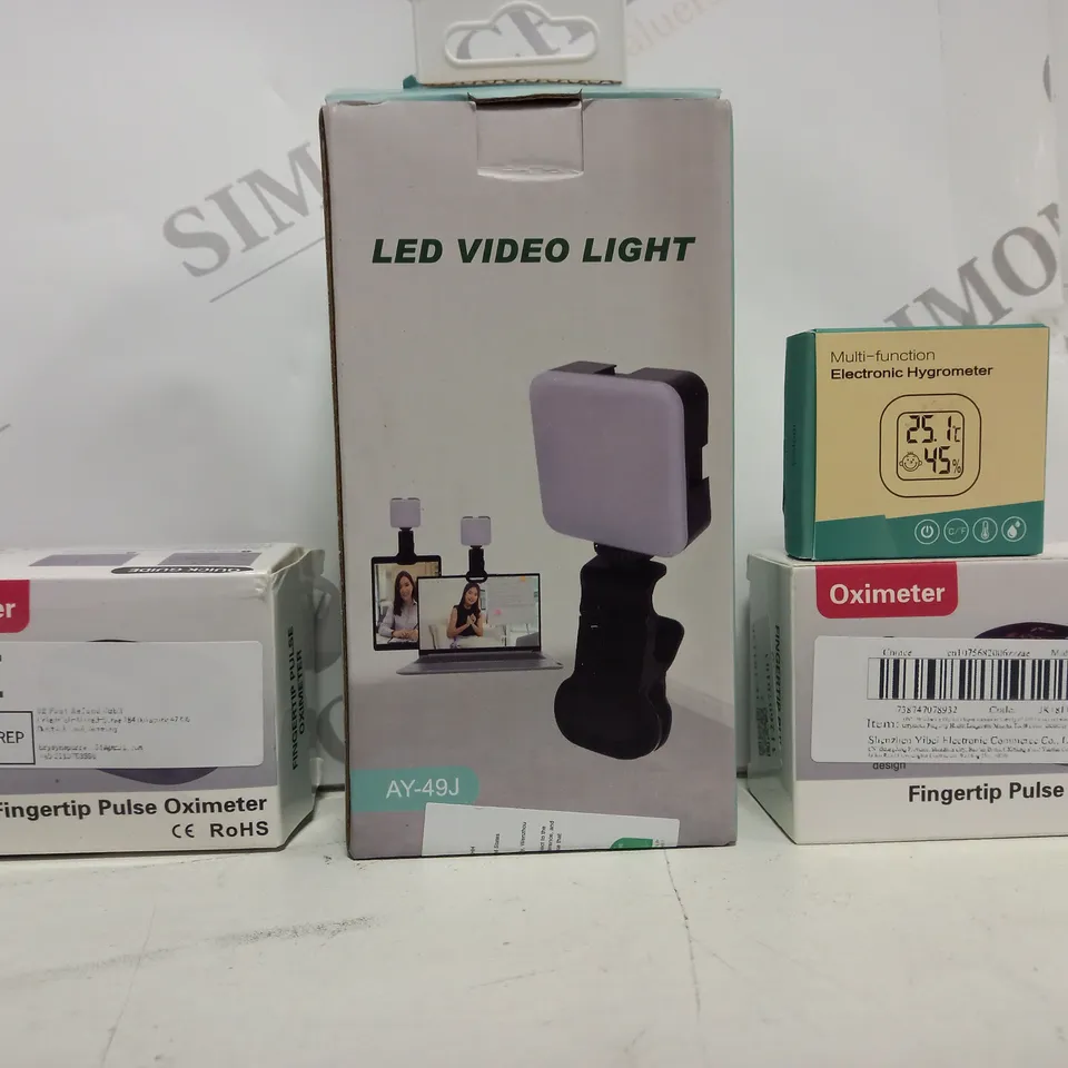 APPROXIMATELY 15 ASSORTED HOUSEHOLD ITEMS TO INCLUDE FINGERTIP OXIMETER, LED VIDEO LIGHT, ELECTRONIC HYGROMETER, ETC