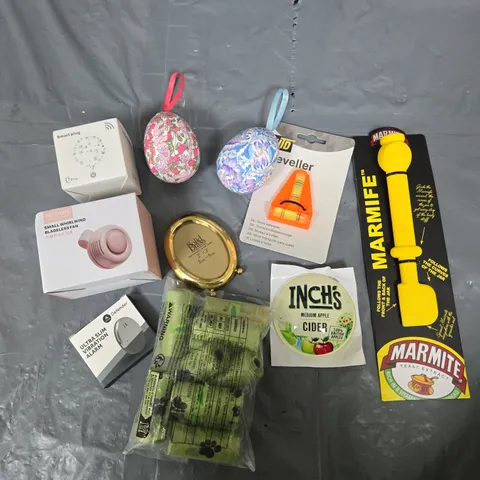 APPROXIMATELY 15 HOUSEHOLD ITEMS TO INCLUDE SPIRIT LEVEL, VIBRATION ALARM, SMART PLUG ETC 