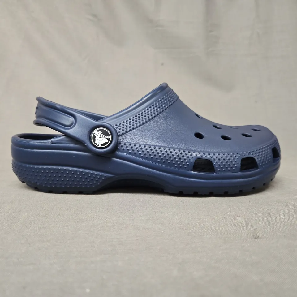 CROCS CLASSIC KID S CLOG SANDAL WITH BACK STRAP IN NAVY - UK J3