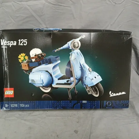 BOXED LEGO VESPA 125 SCOOTER MODEL (SET 10298)