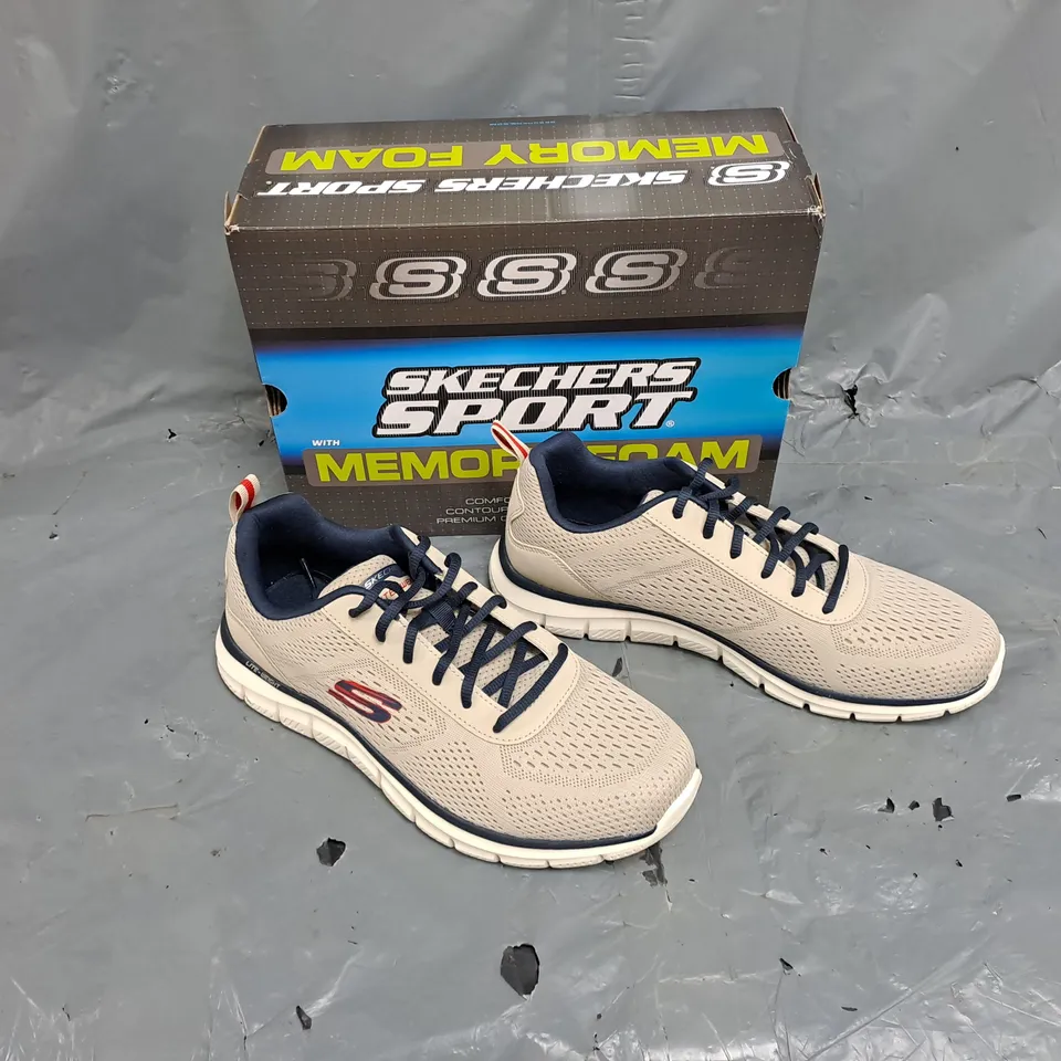 BOXED PAIR OF SKETCHERS MENS SPORT TRAINERS CREAM/NAVY UK 9