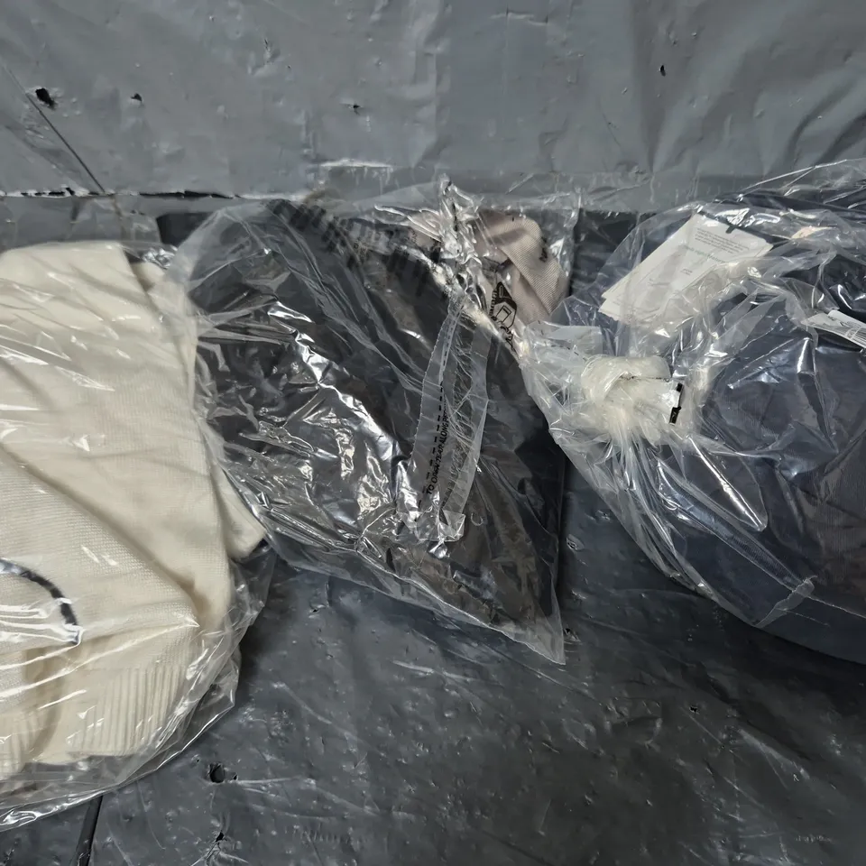 APPROXIMATELY 20 ASSORTED CLOTHING AND FASHION ITEMS IN VARIOUS STYLES, SIZES, AND COLOURS