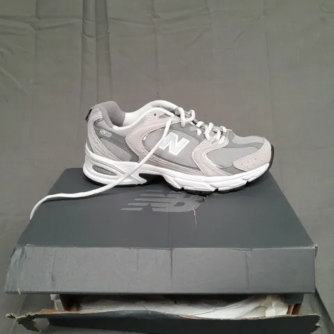 BOXED PAIR OF NEW BALANCE RUNNING 530 GREY/WHITE SIZE UK 6