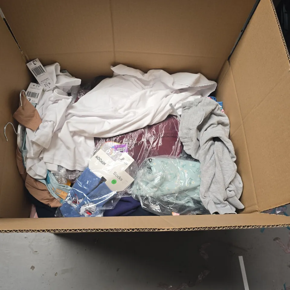 LARGE QUANTITY OF ASSORTED KIDS CLOTHING ITEMS TO INCLUDE PRIMARK, ZARA AND MOOMIN