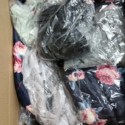 BOX OF APPROXIMATELY 25 ASSORTED CLOTHING ITEMS IN VARIOUS STYLES, COLOURS AND SIZES
