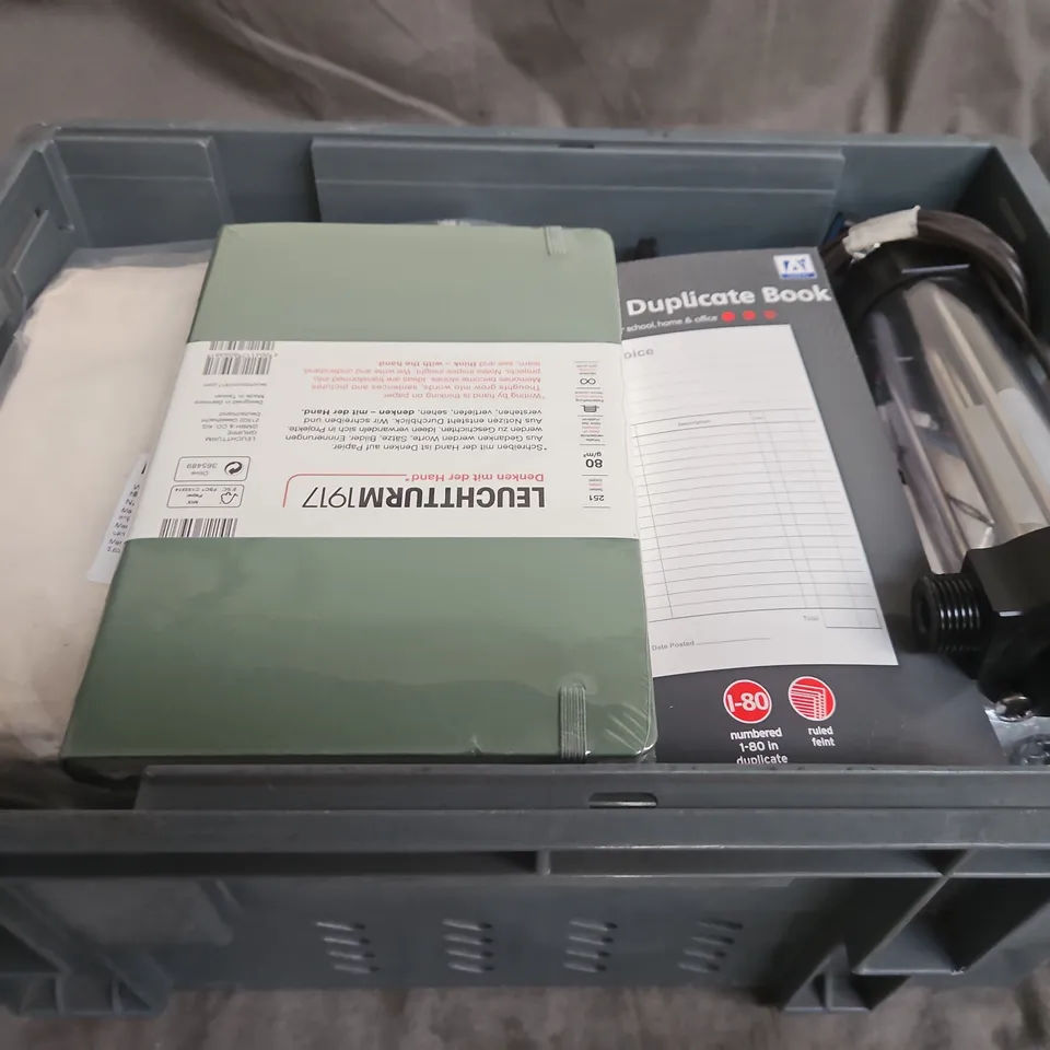 APPROXIMATELY 10 ASSORTED HOUSEHOLD ITEMS TO INCLUDE - DUPLICATE BOOK , MINI DISCO BALLS , KNEE BRACES , ETC 