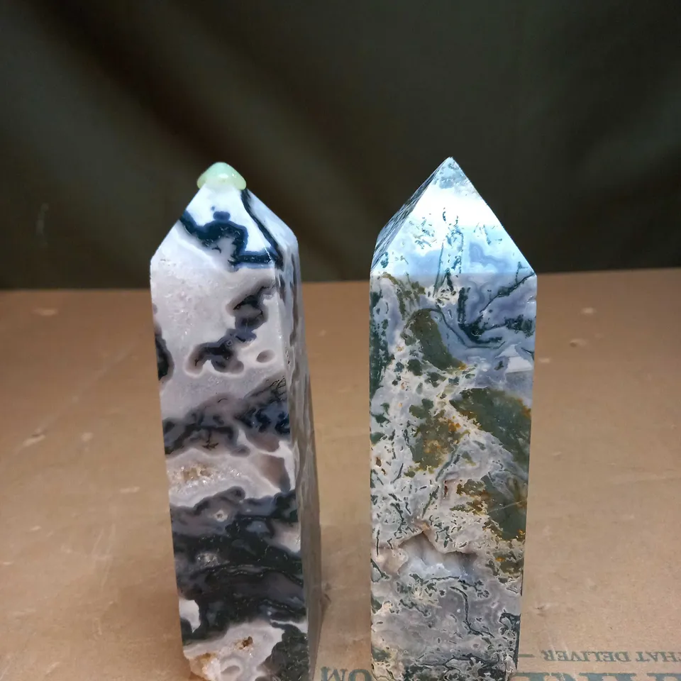 SET OF 2 QUARTZ TOWERS