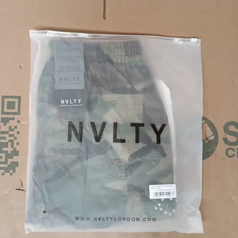 BAGGED NVLTY VINTAGE STUDDED CARGO SHORTS IN CAMP SIZE SMALL