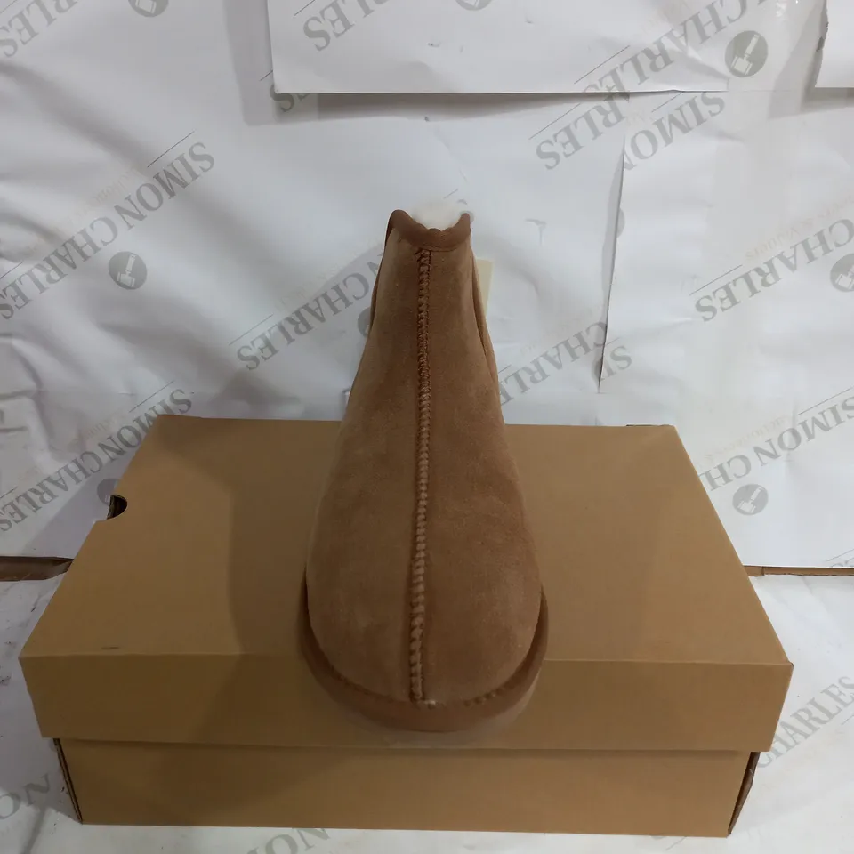 PAIR THE HOUSE OF BRUAR LADIES SHEEPSKIN BOOTIE - SIZE 8