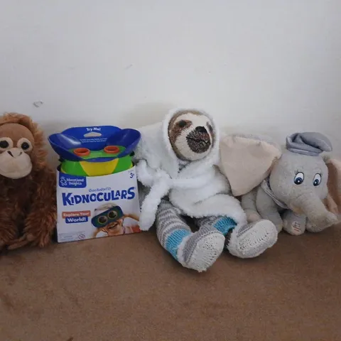 FOUR ASSORTED TOY PRODUCTS TO INCLUDE; 3 PLUSH TOYS AND EDUCATIONAL INSIGHTS KIDNOCULARS BOX