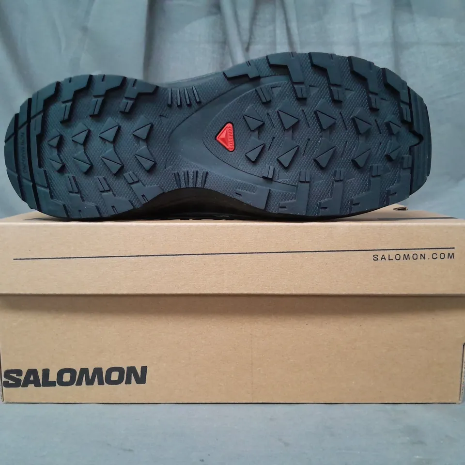 BOXED PAIR OF SALOMON XA PRO V8 CSWP J SHOES IN ARCTIC ICE/BLACK/WHITE UK SIZE 3.5