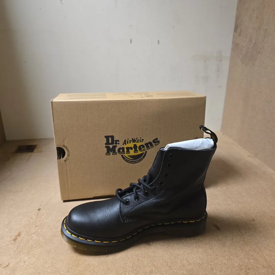 DR. MARTENS AIRWAIR BLACK LEATHER BOOTS - SIZE UK 6.5