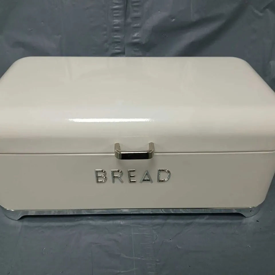 KITCHEN CRAFT BREAD IN CREAM