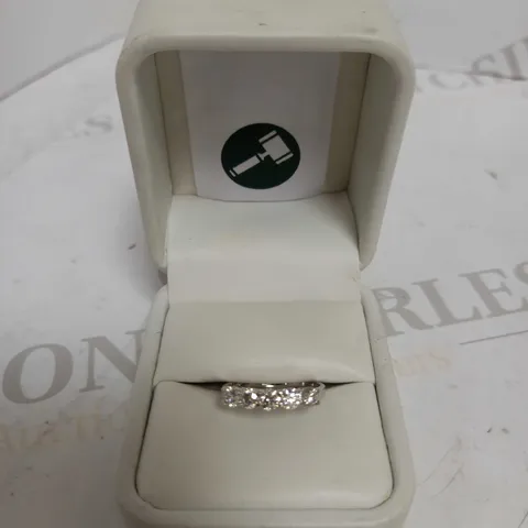 DESIGNER 18CT WHITE GOLD FIVE STONE RING SET WITH DIAMONDS WEIGHING +-0.87CT