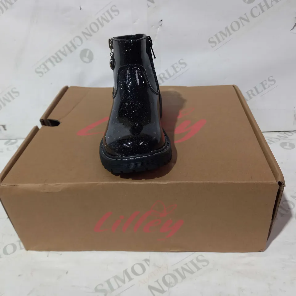 BOXED PAIR OF LILLEY MINNIE CHILDREN'S ANKLE BOOTS IN BLACK W. GLITTER EFFECT UK SIZE 10