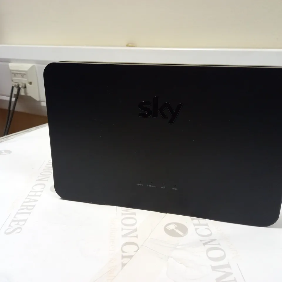 SKY Q HUB 2020 MODEL
