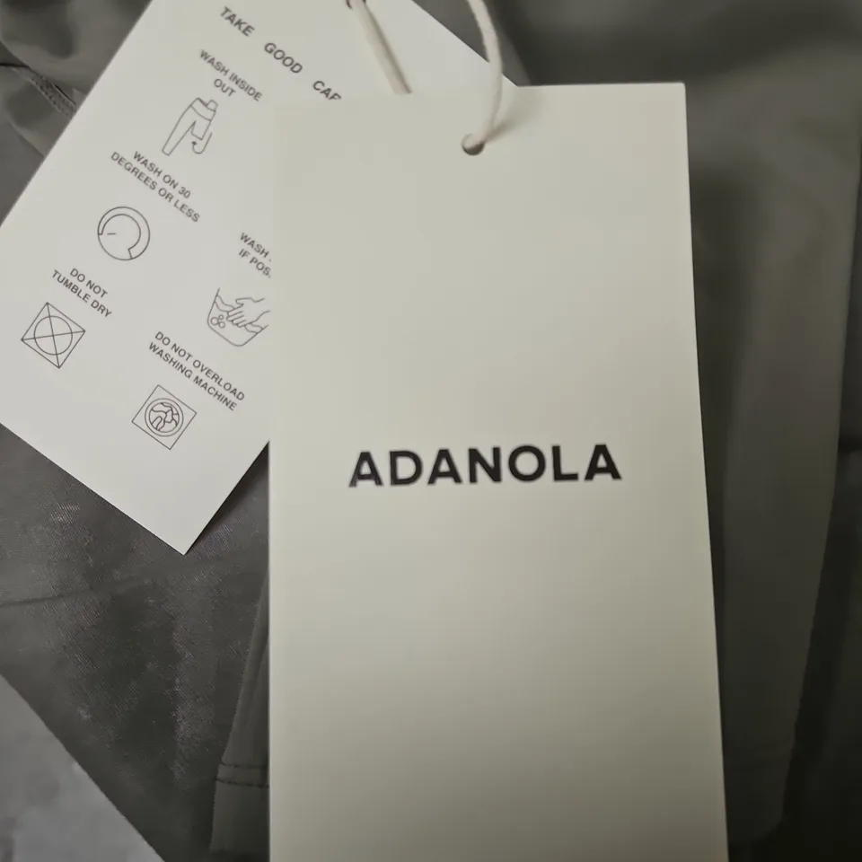 ADANOLA ULTIMATE LONGLINE TANK TOP – OLIVE GREEN, MEDIUM