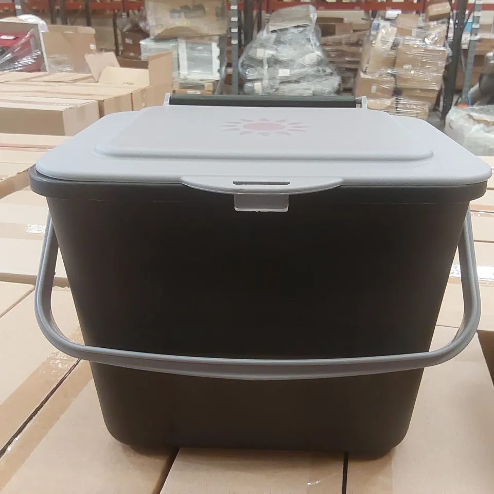 PALLET CONTAINING A VERY LARGE QUANTITY OF FOOD WASTE COMPOST BINS