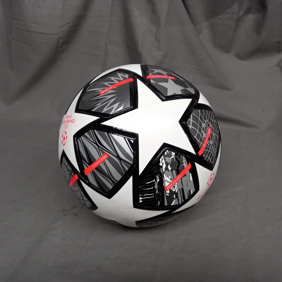 ADIDAS UEFA CHAMPIONS LEAGUE - ISTANBUL 21 FINAL REPLICA BALL