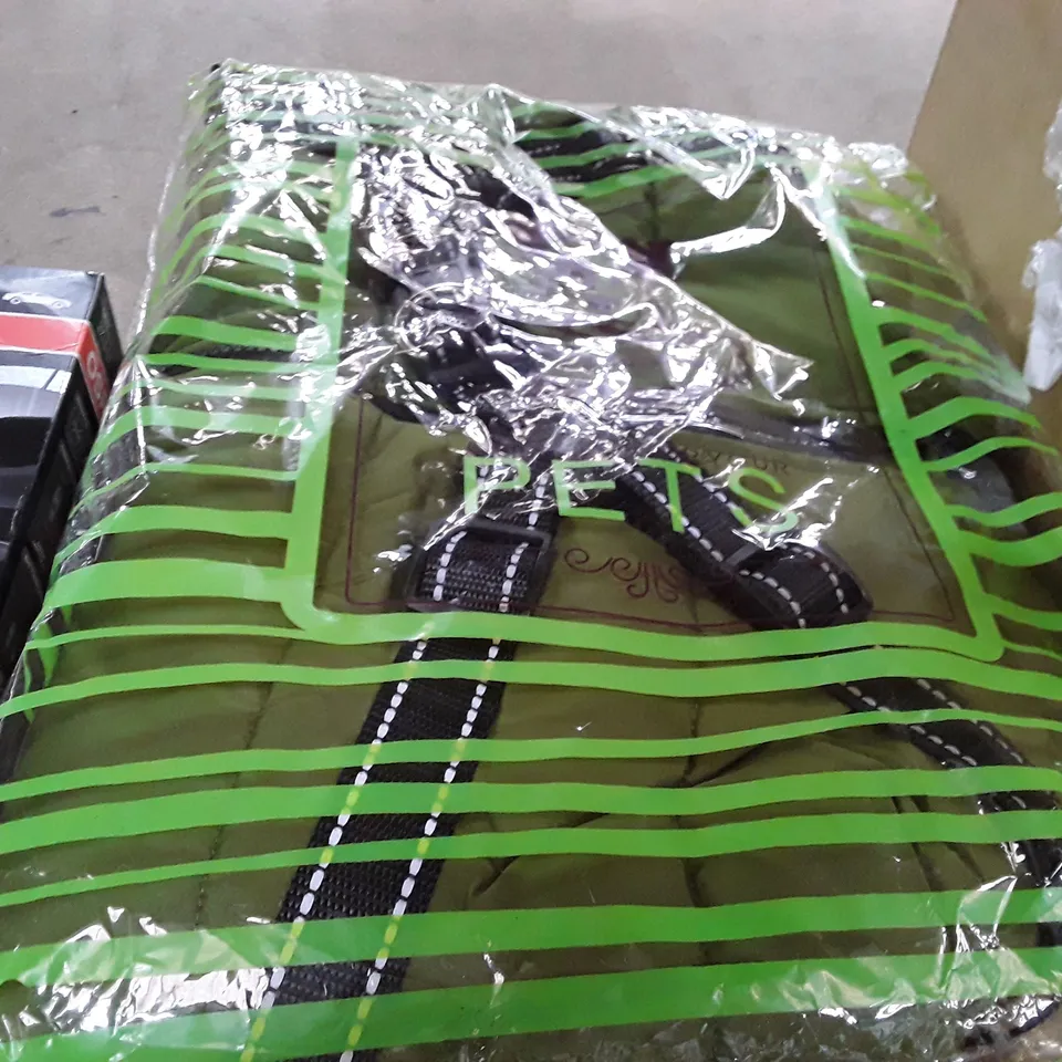 BAGGED PET GREEEN HARNESS AND A BOXED LED OSRAM FOG LAMP