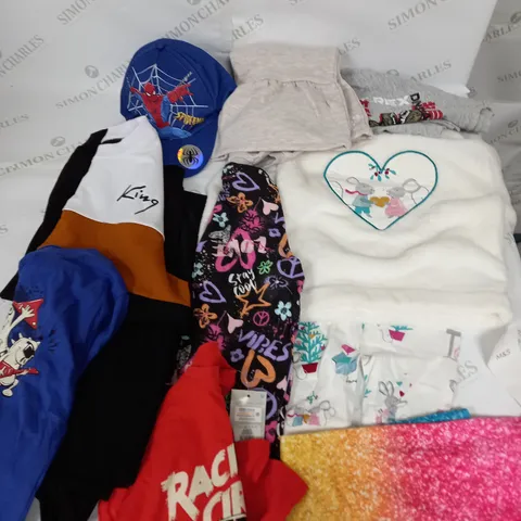 BOX OF ASSORTED CHILDRENS CLOTHING VARYING IN SIZE/COLOUR/STYLE TO INCLUDE: TOPS, DRESSES, JUMPERS