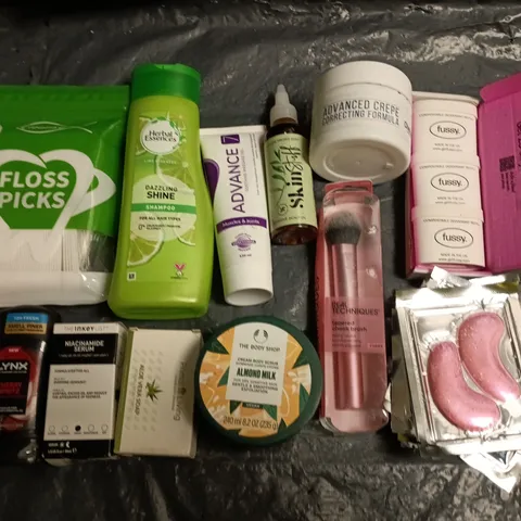 LOT OF APPROXIMATELY 28 ASSORTED HEALTH AND BEAUTY ITEMS TO INCLUDE HERBAL ESSENCES, FUSSY AND BODY SHOP
