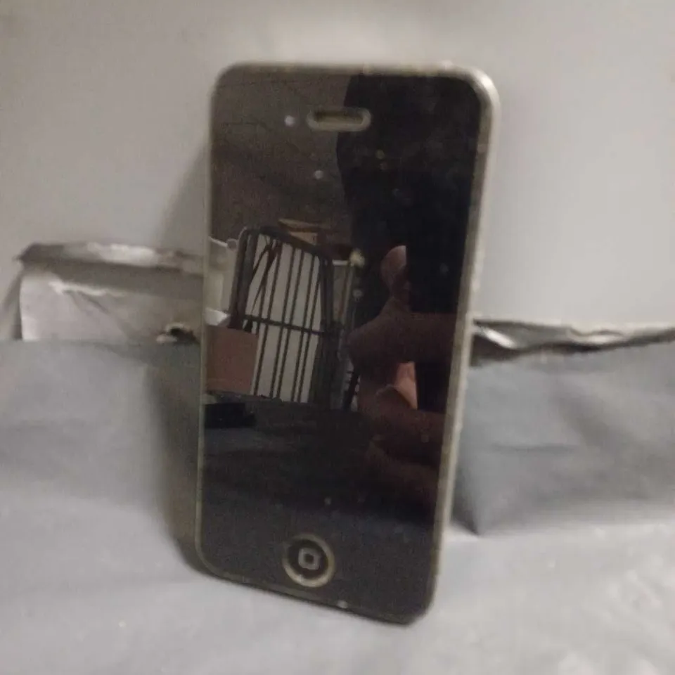 APPLE IPHONE 4 (A1332) SMARTPHONE 