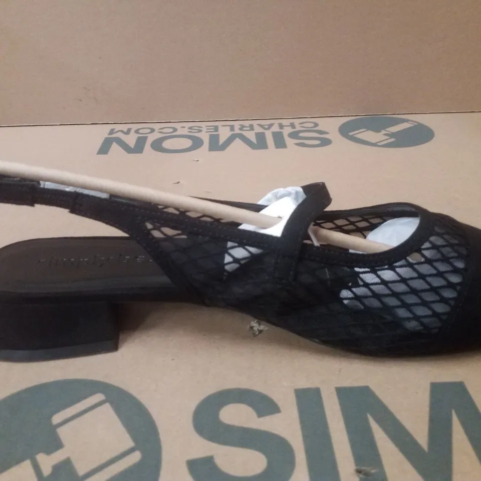 BOX CONTAINING APPROXIMATELY 8 PAIRS OF BRAND NEW SIMPLY BE BLACK JUPITER WIDE MESH SLINGBACK FLATS - SIZE 8