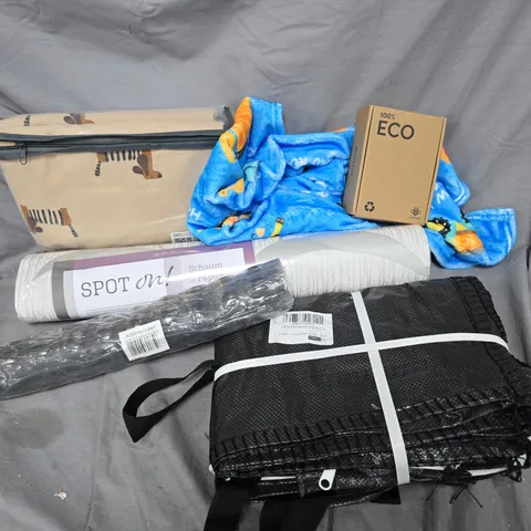 APPROXIMATELY 20 ASSORTED HOUSEHOLD PRODUCTS TO INCLUDE SMALL MOVING BAGS, SPOT ON FOAM WALLPAPER, BATH MAT, ETC - COLLECTION ONLY