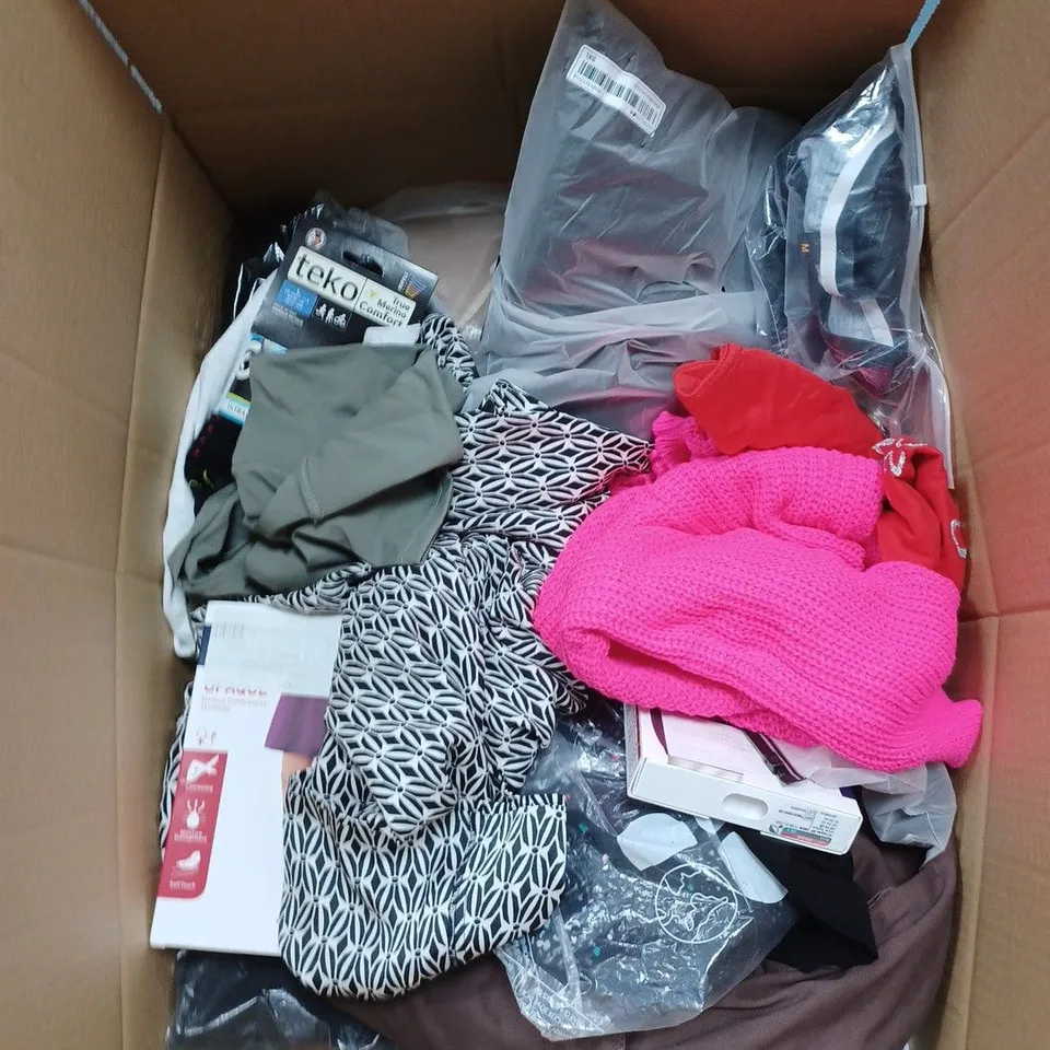 BOX OF ASSORTED CLOTHING ITEMS TO INCLUDE SWEATERS, TOPS, BABY GROWS ETC 