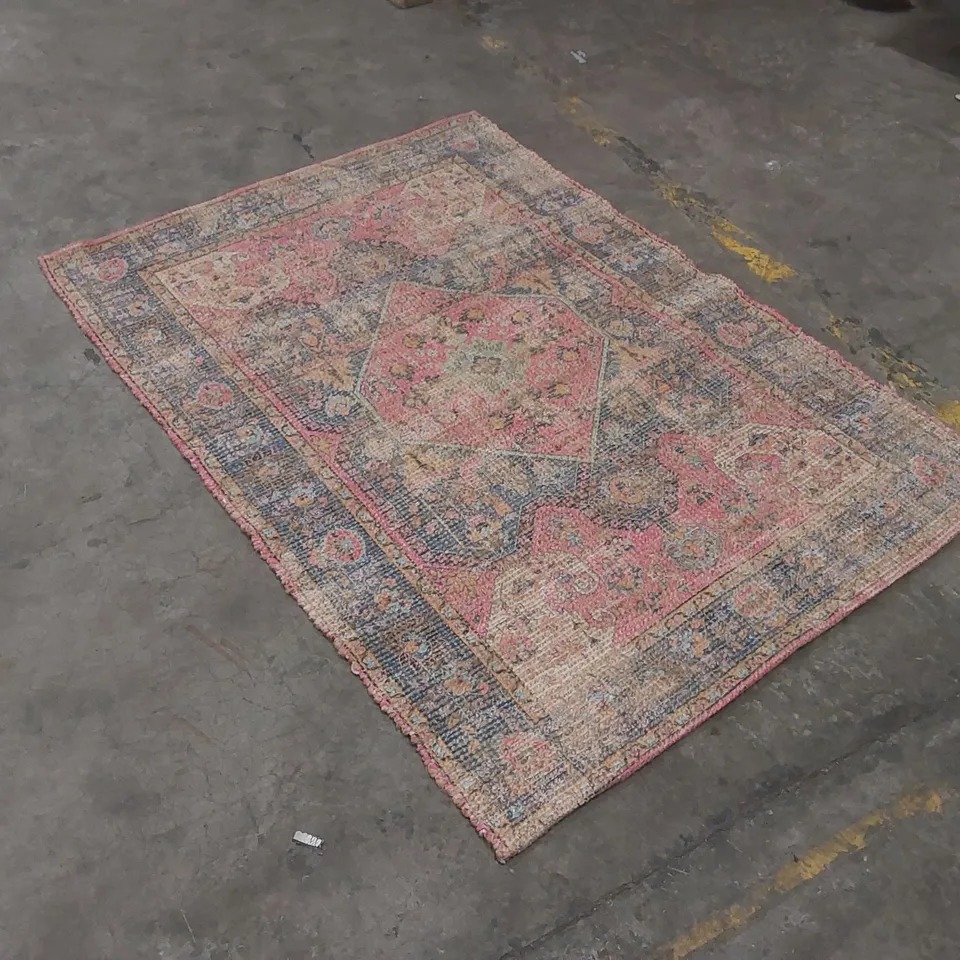 QUALITY DESIGNER PATTERED RUG - APPROXIMATELY 170 x 120cm