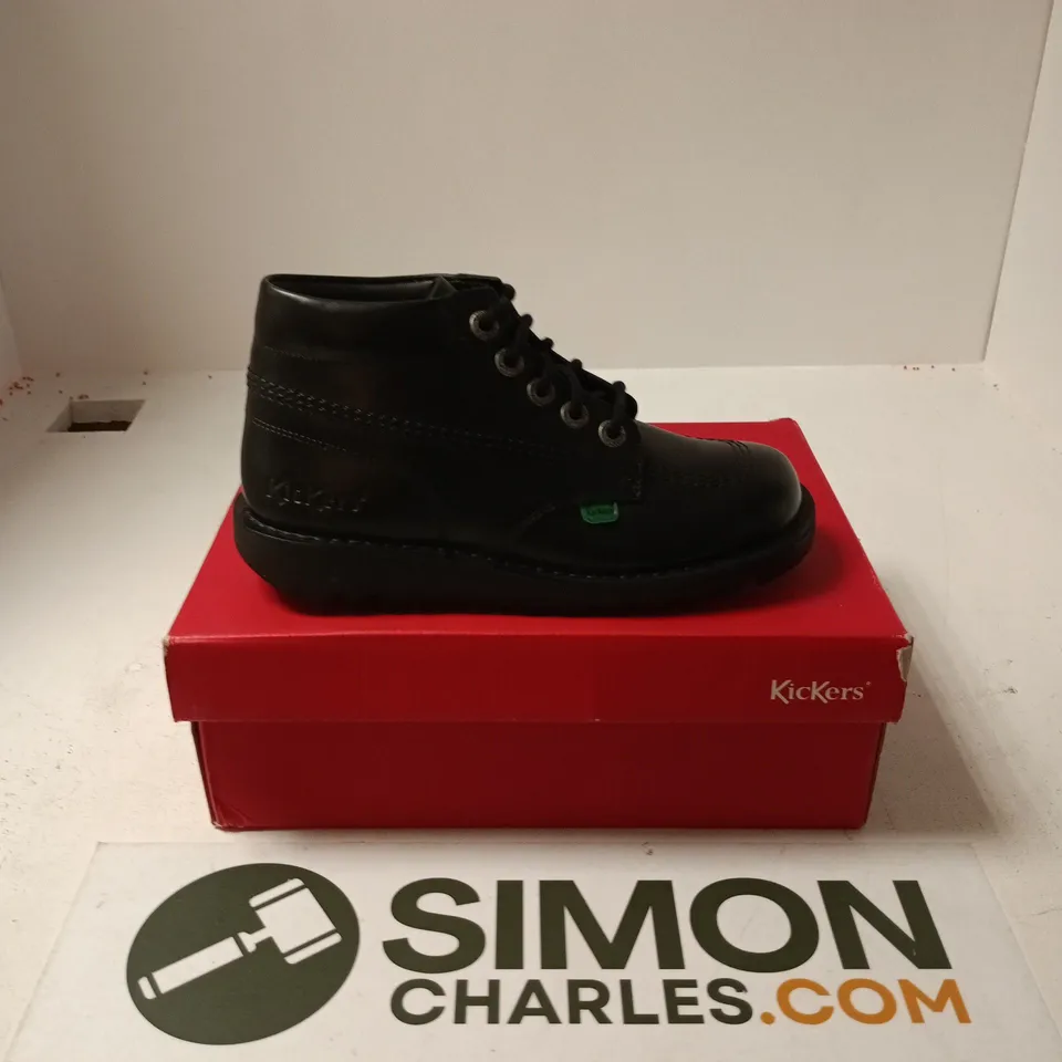 BOXED PAIR OF KICKERS HI W SHOES IN BLACK - EU 37