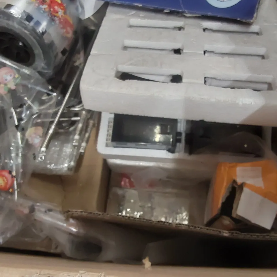 BOX OF ASSORTED ITEMS INCLUDING: SILENTNIGHT COMFORT CONTROL ELECTRIC BLANKET, CATERING SUPPLIES ECT