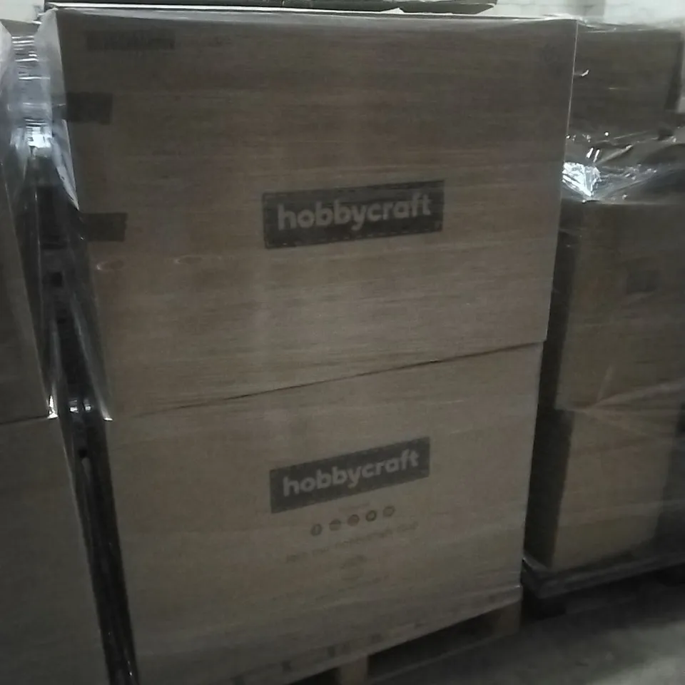 PALLET OF MIXED CHRISTMAS STOCK