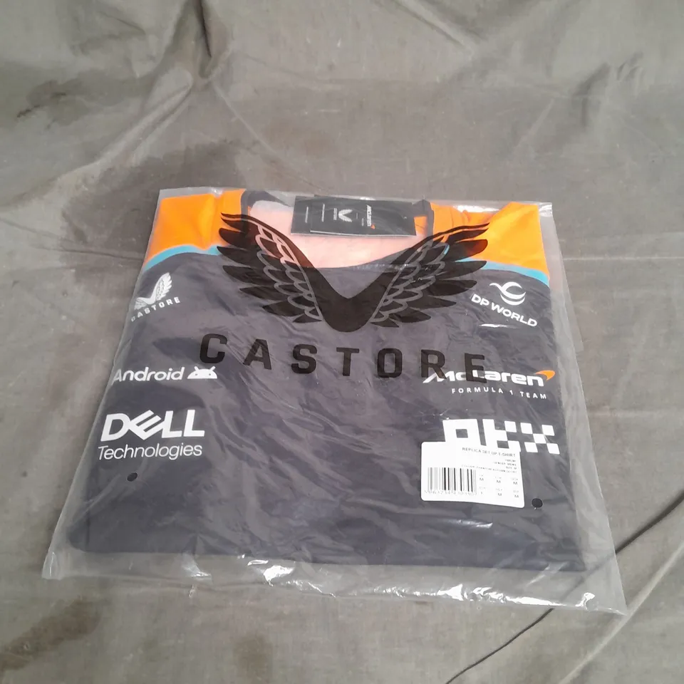 BAGGED CASTORE MCLAREN FORMULA 1 REPLICA SET UP TSHIRT IN PHANTOM/AUTUMN GLORY SIZE M