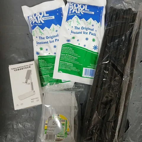 APPROXIMATELY 15 ASSORTED HOUSEHOLD PRODUCTS TO INCLUDE KOOL PAK, DESKTOP PHONE STAND, PLASTIC CUTLERY ETC 