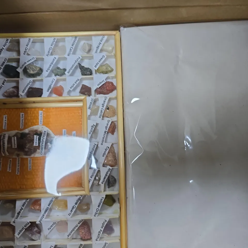 APPROXIMATELY 27 ASSORTED GEMSTONE/ROCK COLLECTIONS IN VARIOUS STYLES