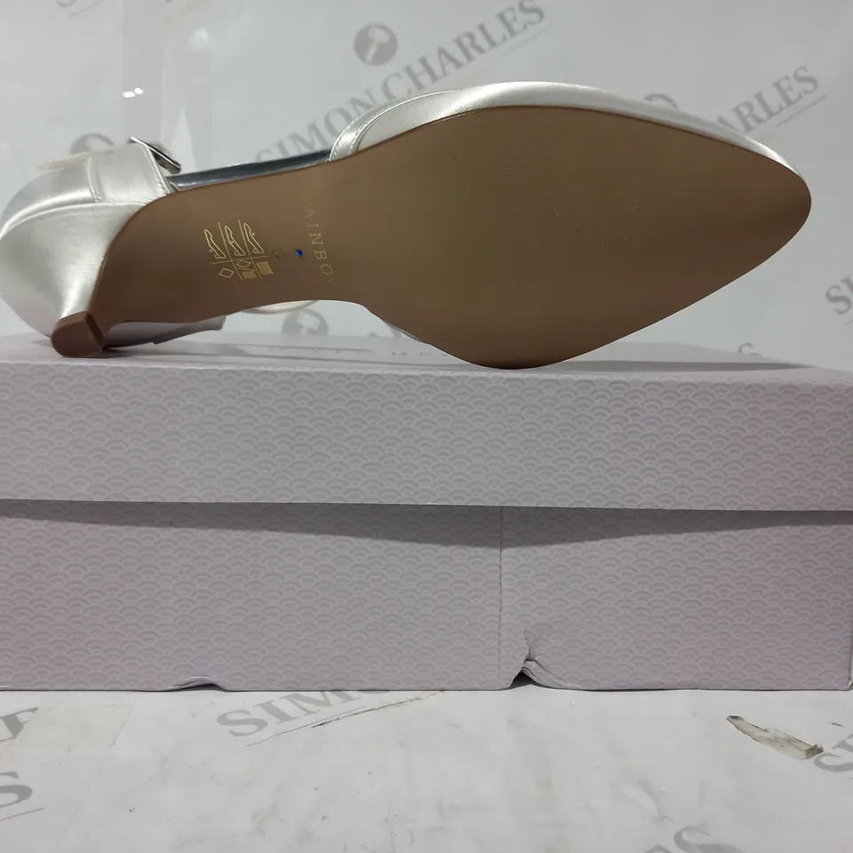 BOXED PAIR OF RAINBOW BRIANNA CLOSED TOE LOW HEEL SHOES IN IVORY SATIN UK SIZE 6