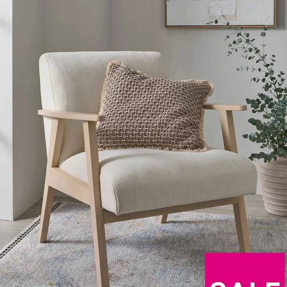CORA CHAIR