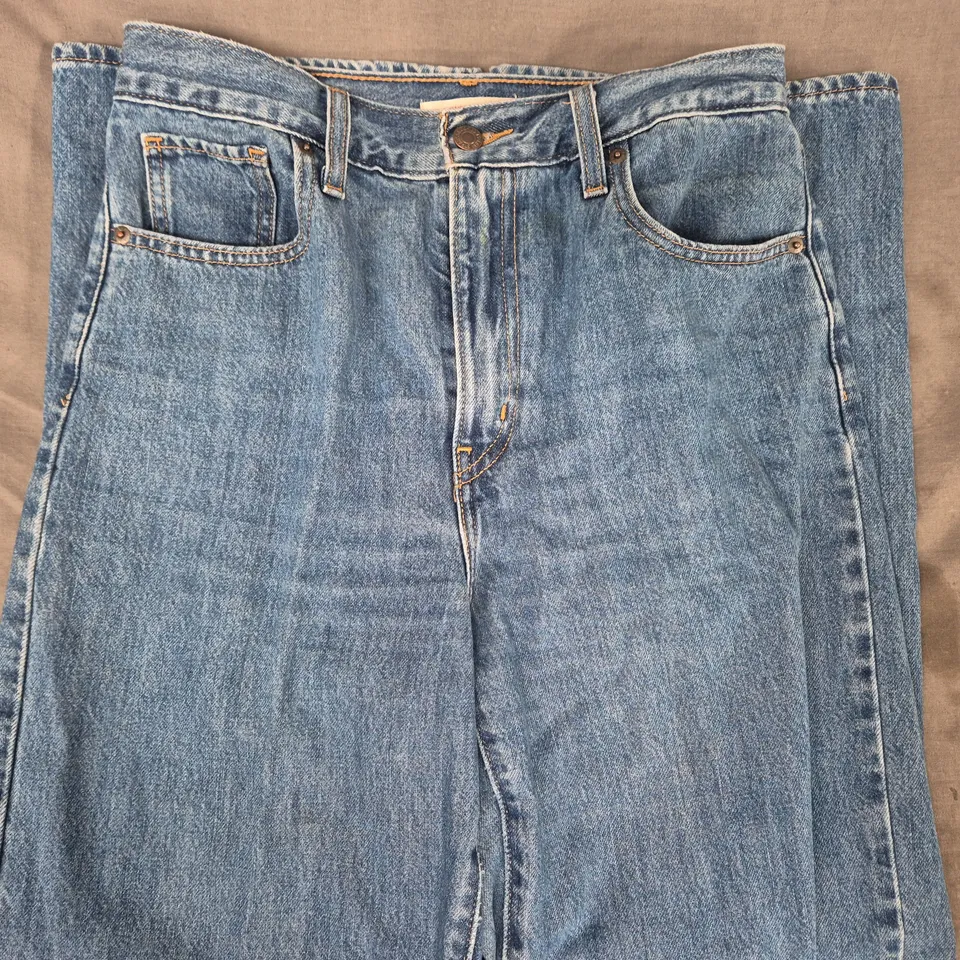 LEVI'S HIGH WAISTED STRAIGHT JEANS IN BLUE SIZE 28