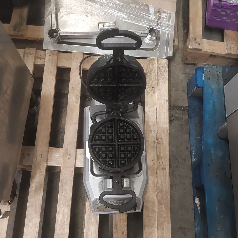WARING COMMERICAL WAFFLE MAKER