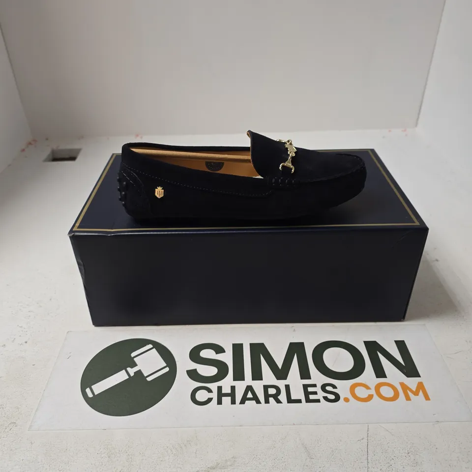 BOXED PAIR OF FAIRFAX & FAVOR LADIES TRINITY DRIVER NAVY SUEDE - UK 4