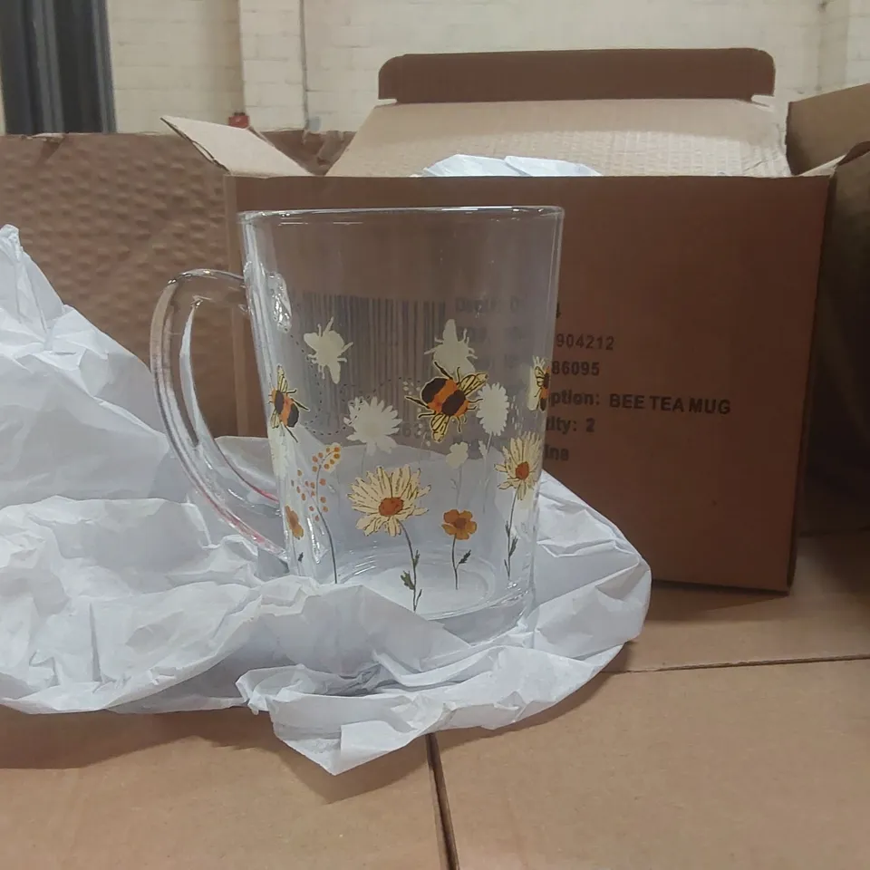 PALLET CONTAINING A VERY LARGE QUANTITY OF BEE TEE MUGS