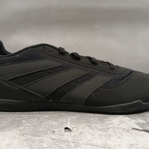 BOXED PAIR OF ADIDAS PREDATOR CLUB IN SALA SHOES IN BLACK SIZE UK 9