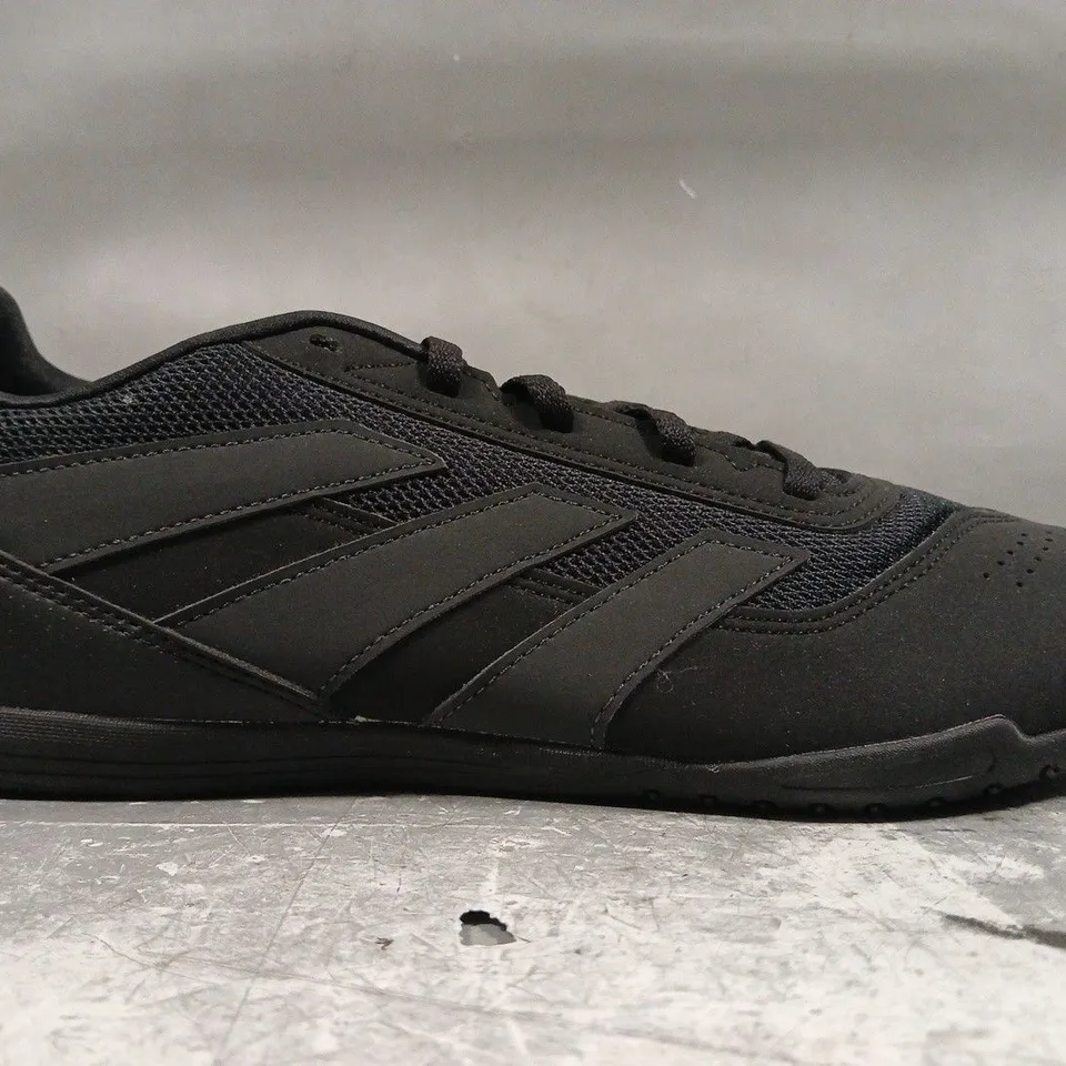 BOXED PAIR OF ADIDAS PREDATOR CLUB IN SALA SHOES IN BLACK SIZE UK 9