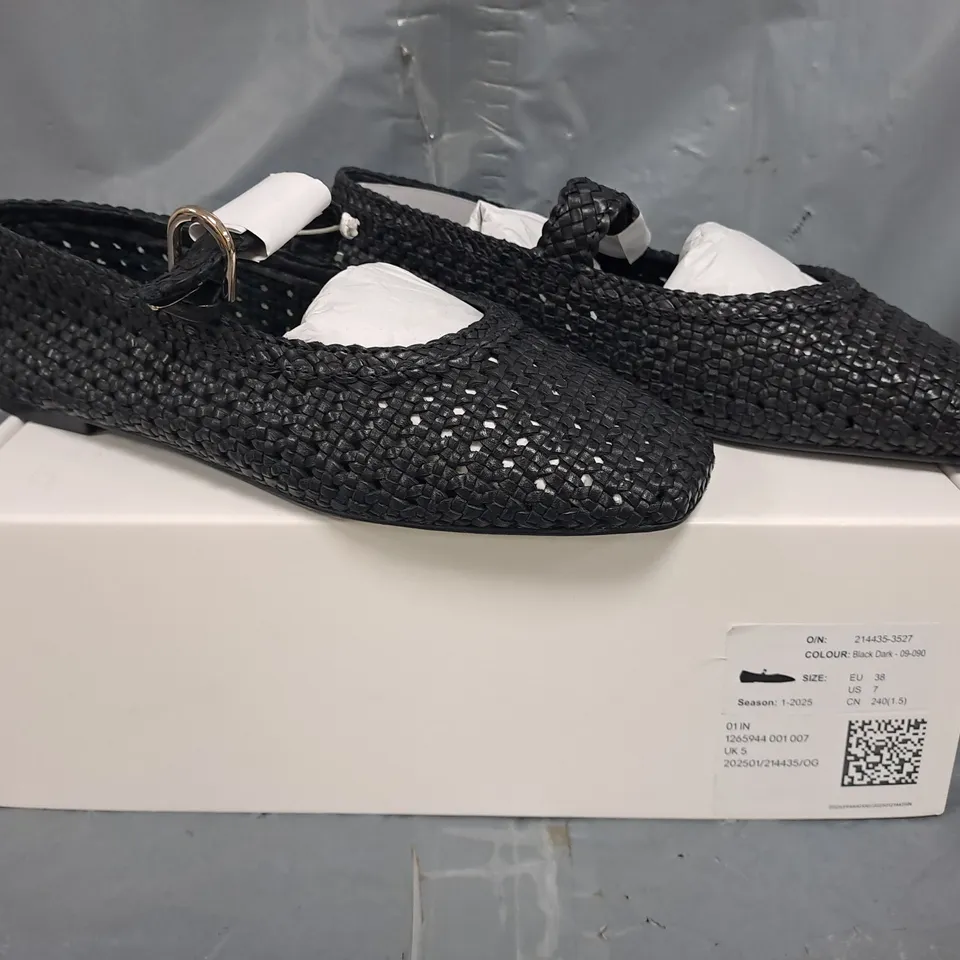BOXED PAIR OF H&M SHOES IN BLACK SIZE EU 38