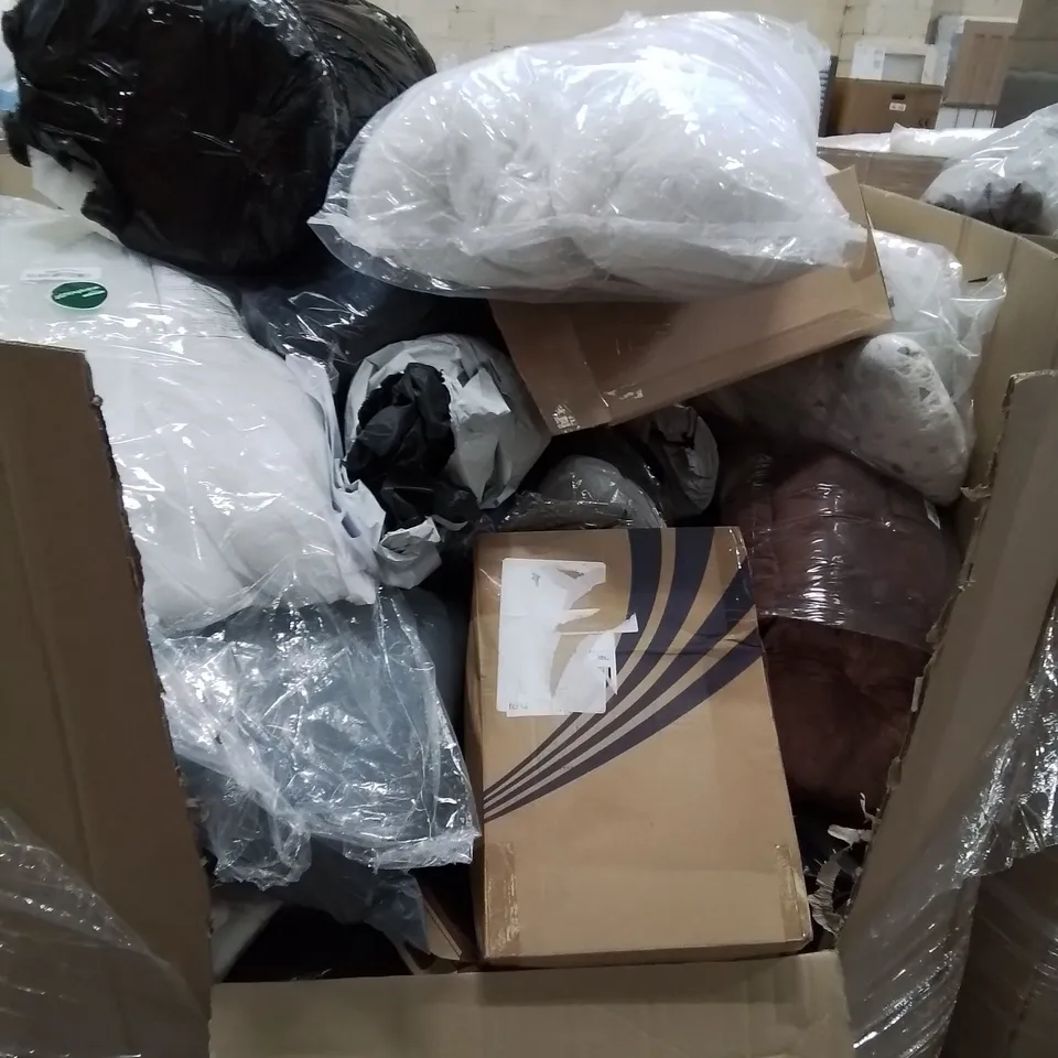 PALLET OF ASSORTED BEDROOM AND COMFORT BASED PRODUCTS TO INCLUDE; PILLOWS, SUPPORT SEAT CUSHIONS AND SIMILARLY RELATED GOODS