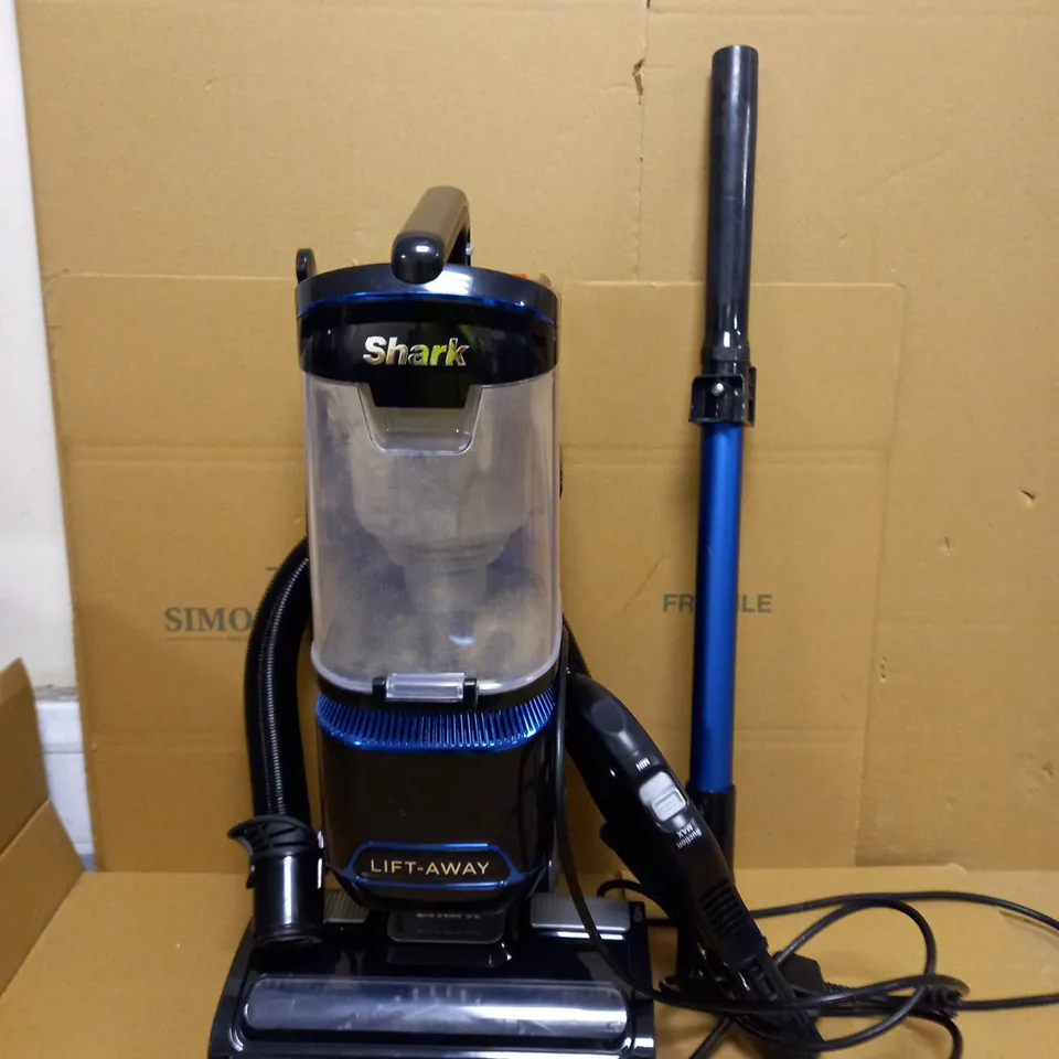 SHARK NV602UK LIFT-AWAY UPRIGHT VACUUM CLEANER 