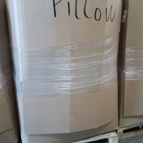 PALLET CONTAINING A LARGE QUANTITY OF PILLOWS 